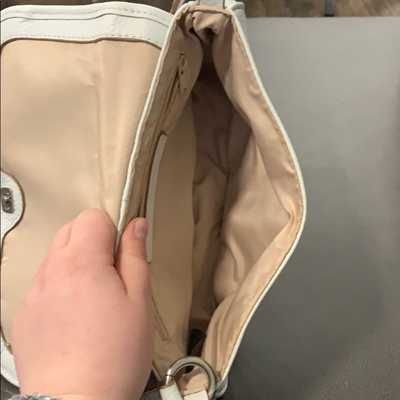 Wilson’s Leather Small White Shoulder Bag - Picture 3 of 7